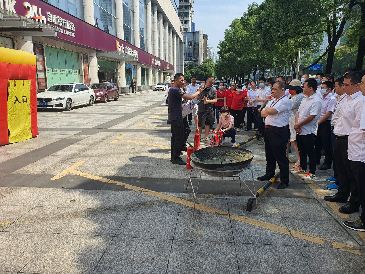 华体会平台-华体会(中国)一站式服务平台
发展“安全生产月”活动火热进行中