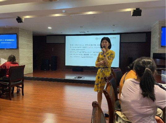 “强化岗位技能，培养业务人才” ——华体会平台-华体会(中国)一站式服务平台
发展养老联合华体会平台-华体会(中国)一站式服务平台
中医药大学护理学院组织开展养老护理员专题培训