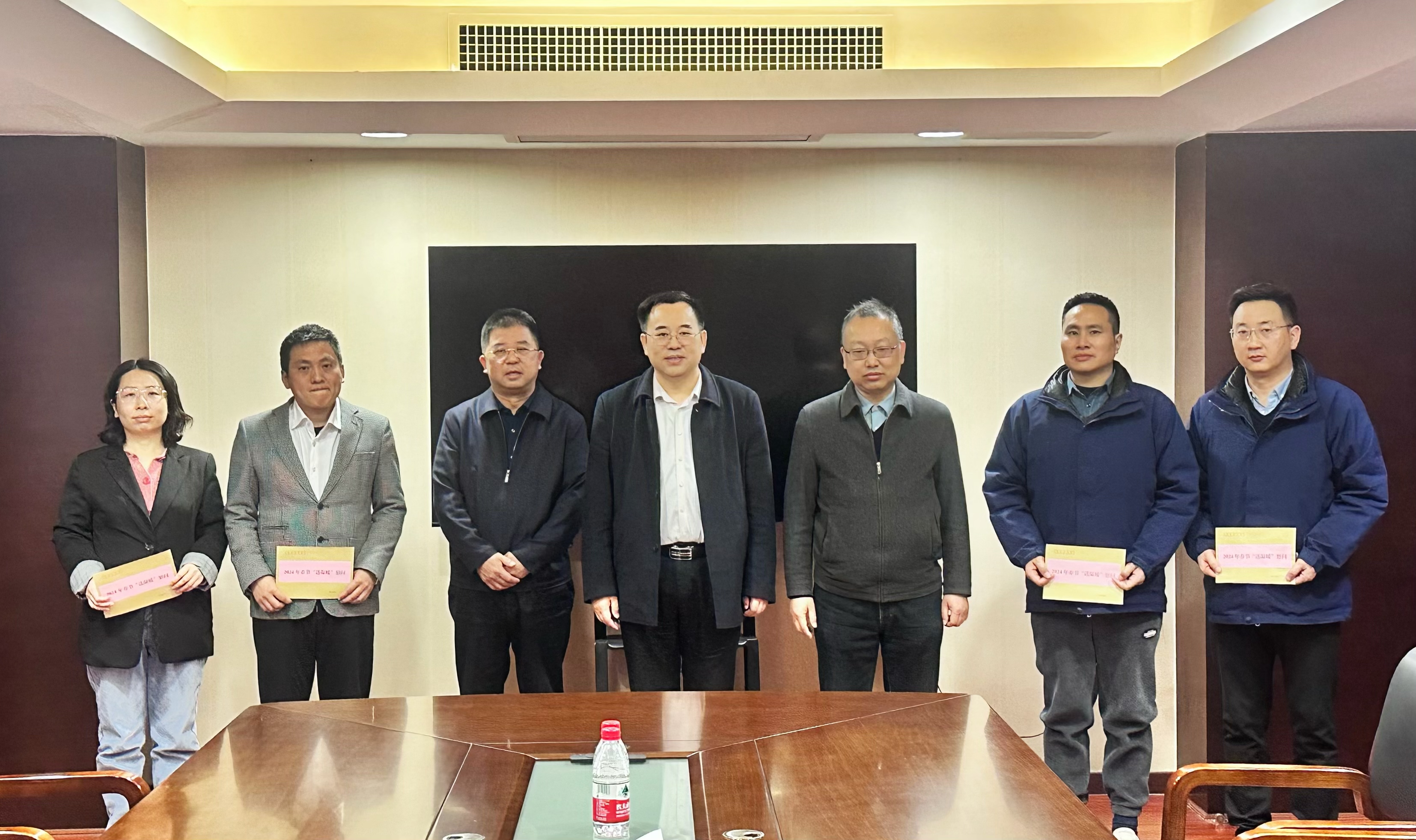 寒冬送温暖，关爱暖人心——华体会平台-华体会(中国)一站式服务平台
发展开展2024年春节“送温暖”走访慰问活动